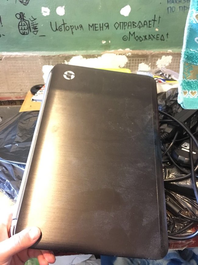 Планшет і ніж, - ГПУ опублікувала деякі заборонені речі з камери торнадівців 01