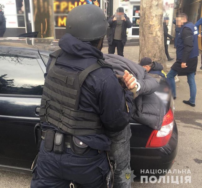 Группа вымогателей, требовавших с бизнесмена 660 тыс. грн, задержана в Николаеве 01