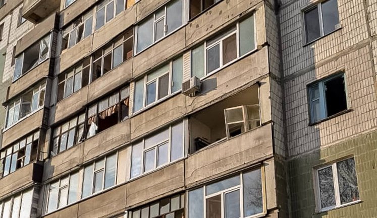 Наслідки ранкової ворожої атаки на Суми: пошкоджено будинки та тролейбус. ФОТОрепортаж