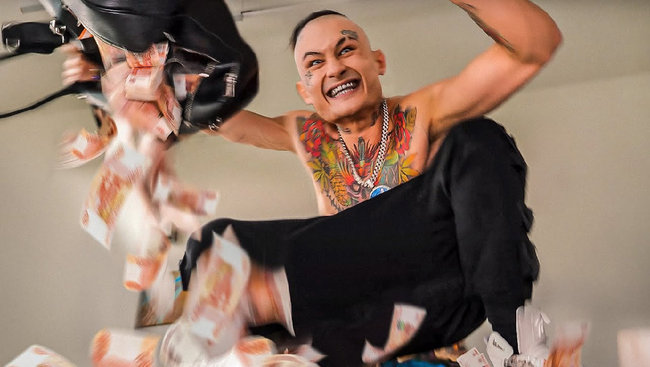 Нехай щастить. Хто з росіян судиться з СБУ за право співати в Україні, чому добровольці кажуть, що буде біда та хто ще з кримнашистів незабаром виступить у Києві 04 Нехай щастить. Хто з росіян судиться з СБУ за право співати в Україні, чому добровольці кажуть, що буде біда та хто ще з кримнашистів незабаром виступить у Києві 04