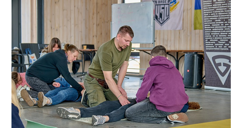 Вишкіл Нацспротиву. На фото: Дмитро Карабець, Волонтер ІРЦ "База 4.5.0", інструктор з тактичної медицини