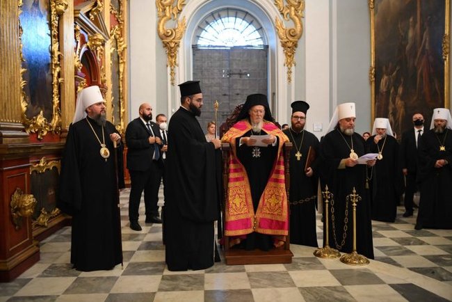 Вселенский патриарх Варфоломей провел богослужение в Андреевской церкви Киева 01