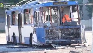 Росіяни вдарили по "Херсонелектротрансу": пошкоджено будівлі і 24 тролейбуси. ВIДЕО
