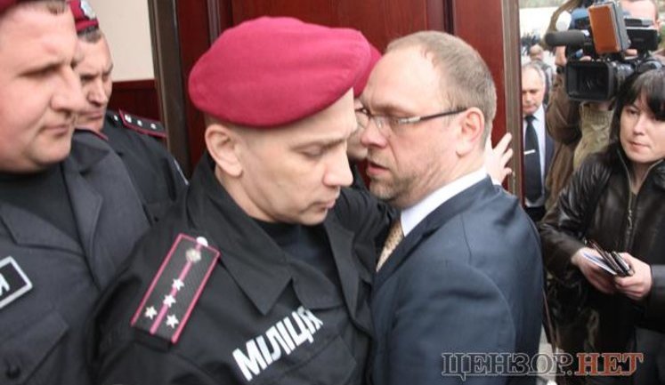 Cуд над Тимошенко: Власенко против "Беркута" и льготные места для регионалов. ФОТОрепортаж