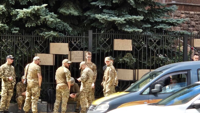Справа Магамедрасулова Під судом люди у військовій формі
