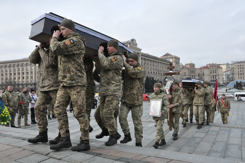 Із воїнами Олегом та Микитою Хомюками попрощалися у Києві: Батько та син загинули в бою проти окупантів під Бахмутом 37