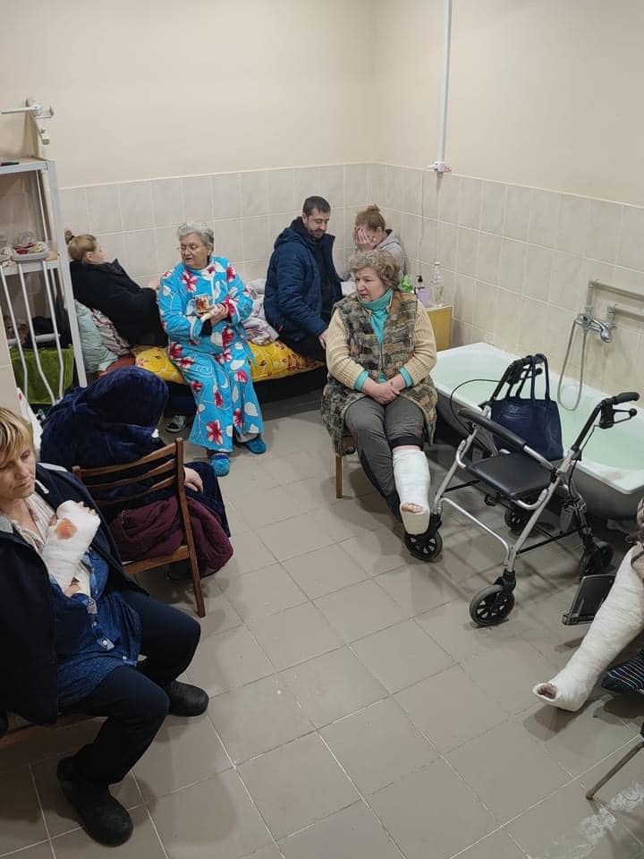 Русский мир такий: Сєверодончанка та двоє її дітей-близнюків постраждали внаслідок обстрілів військ РФ 06