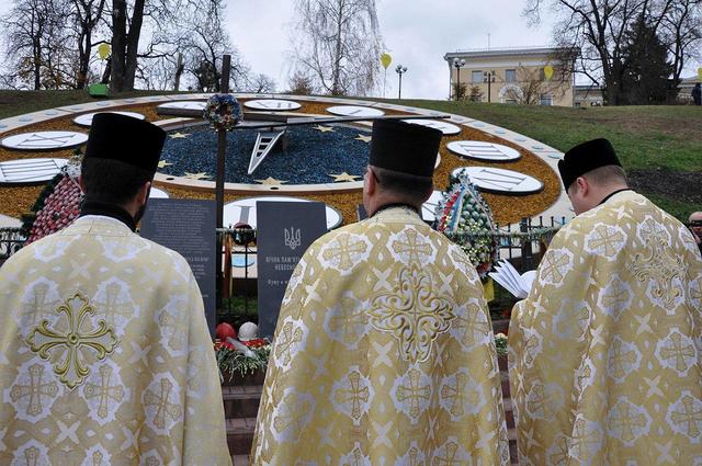 Поминальный молебен по случаю 4-й годовщины Революции Достоинства состоялся в центре Киева 14
