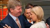 Заклятые соседи Ахметов и Тимошенко могут заглядывать друг другу в окна. ФОТОрепортаж