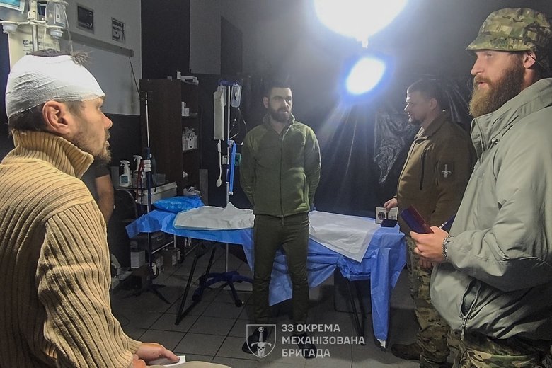 Бойцы 33 ОМБр, которые отражали атаки россиян, добрались до стабпункта