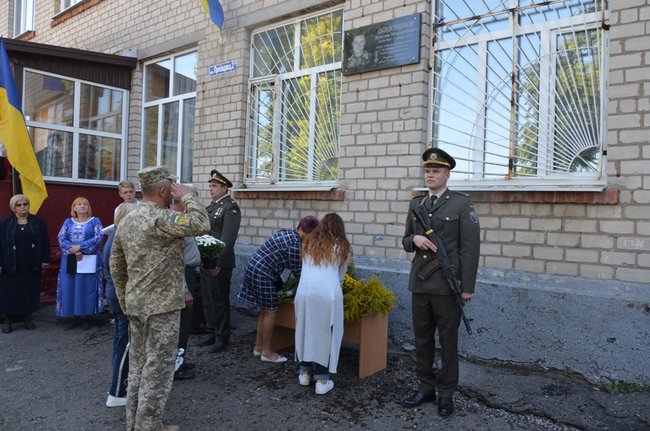 Меморіальну дошку загиблому під Іловайськом воїну 93-ї ОМБр Ярославу Обіденнікову відкрили в Дніпрі 01