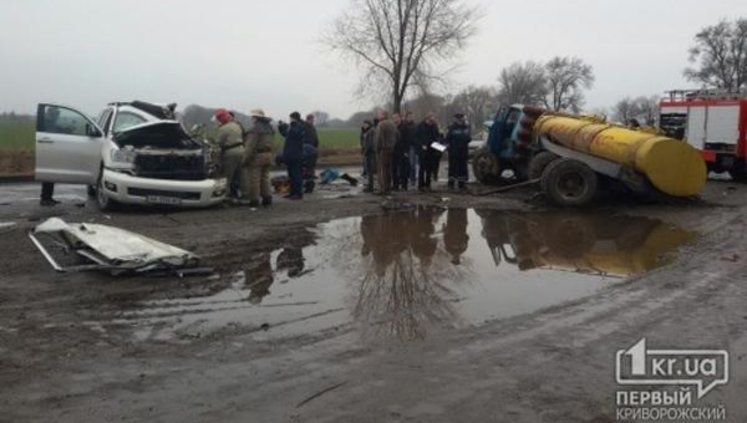 Джип Кузьмы Скрябина от удара развернуло на 90 градусов. ФОТО с места ДТП