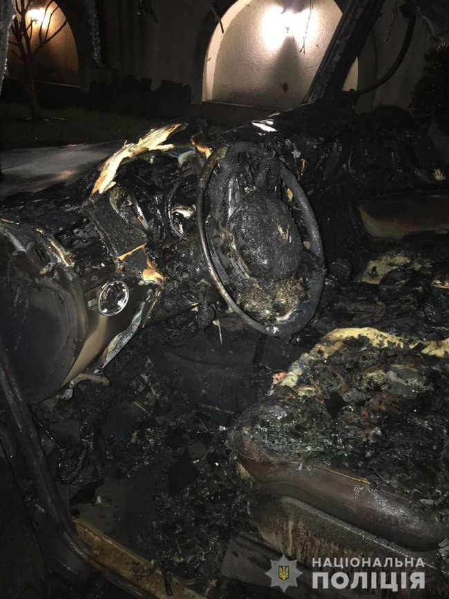 На Рівненщині депутату облради спалили елітний позашляховик 03