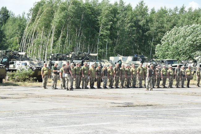 Понад тисяча військовослужбовців і 300 одиниць техніки проводять на Чернігівщині репетицію параду до Дня Незалежності 01