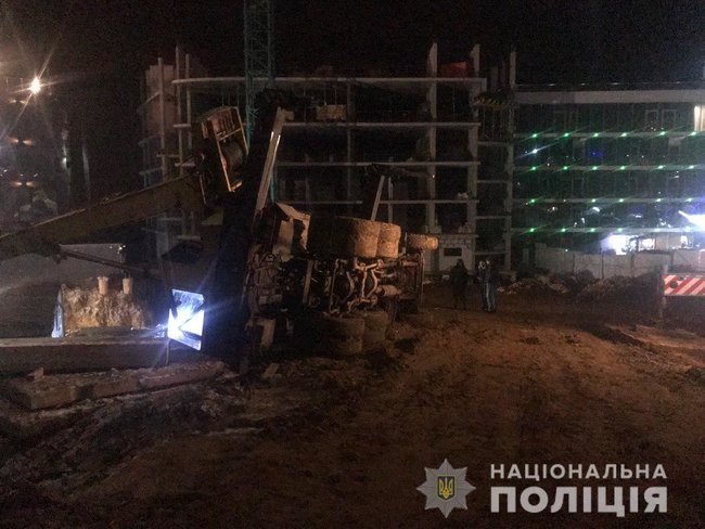 На стройке на пляже Ланжерон в Одессе упал кран, в результате погиб рабочий, - полиция 02 На стройке на пляже Ланжерон в Одессе упал кран, в результате погиб рабочий, - полиция 02
