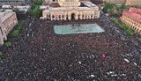 "Мы победили!": в Ереване проходит митинг на площади Республики после отставки Саргсяна. ВИДЕО