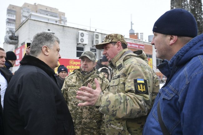 Порошенко в Білій Церкві взяв участь у зустрічі військовослужбовців 72-ї ОМБр, які повернулися із зони проведення ООС 07