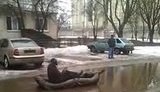 В Тернополе по лужам на улицах плавают на лодках и не могут проехать "скорые". ВИДЕО