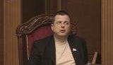 Регионал Журавко решил, что лучше жевать, чем голосовать. ВИДЕО.