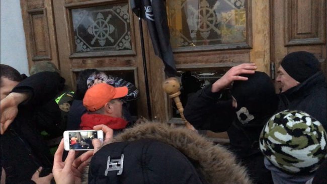 Поліція відкрила кримінальне провадження, всіх причетних до захоплення будівлі Жовтневого встановлять, - Аброськін 02