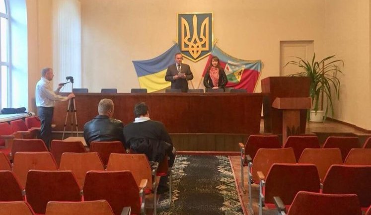На сесію міськради Глухова прийшли лише два депутати. Мер Терещенко подає у відставку. ФОТО