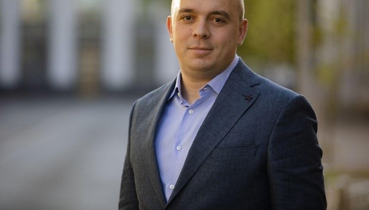 В офисе кандидата от "Слуги народа" Романюка заявляют, что нашли подслушивающее устройство