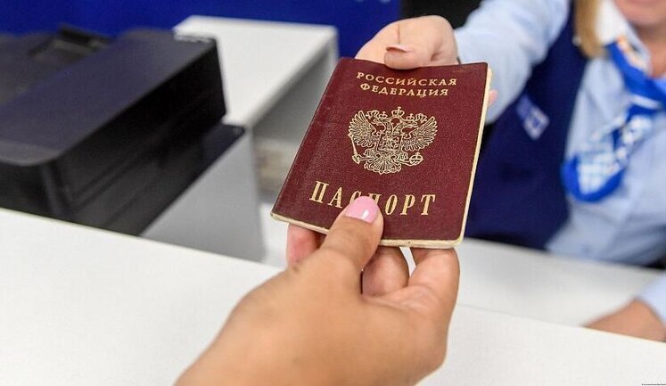300 Russians expressed desire to renounce Russian citizenship