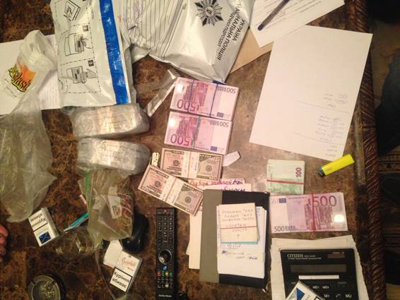 Полиция нейтрализовала преступную группу, занимавшуюся массовым изготовлением и продажей фальсифицированного алкоголя на Закарпатье 04 Полиция нейтрализовала преступную группу, занимавшуюся массовым изготовлением и продажей фальсифицированного алкоголя на Закарпатье 04