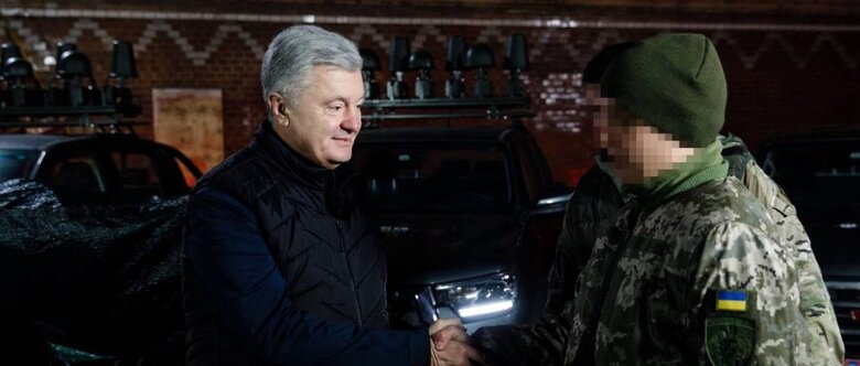 Порошенко передав 3 комплекси "Ай-Петрі" підрозділу ОК "Південь"