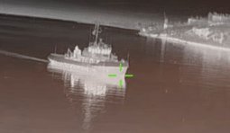 дрон атакує російський корабель