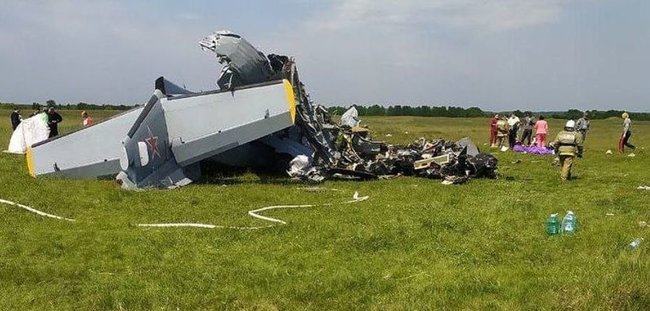 Літак із парашутистами розбився у Росії - загинули 9 осіб 01