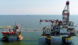 СБУ знову вдарили по нафтовидобувній платформі РФ у Каспійському морі