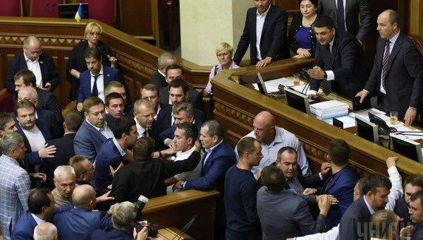 вр драка митинг