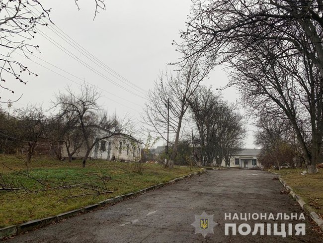 Жительница Богуслава, незаконно подключившаяся к коммуникациям, забрызгала полицейского перечным баллончиком, - Нацполиция 01