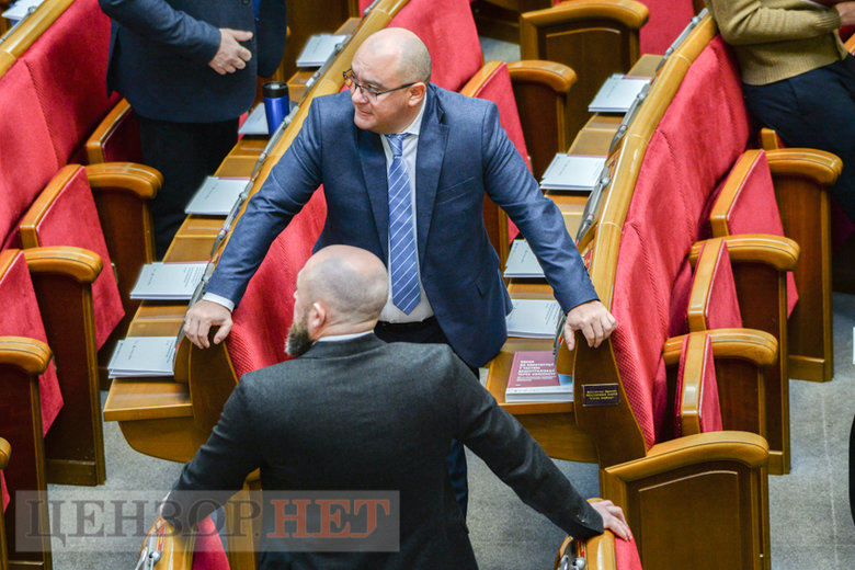 Слуги народа смеются над политическими мемами, выход Сохи из СН, разговор Разумкова с Николаенко и игра на телефоне Задорожного, - работа Рады 30 ноября 29