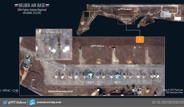 Росіяни намалювали на аеродромі Бельбек в окупованому Криму графіті 4 винищувачів. ФОТО з супутника
