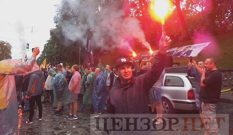 Owners of foreign-registered cars block Kyiv’s government quarter: "We demand affordable customs clearance". VIDEO&PHOTOS