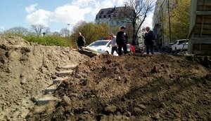 Під час будівельних робіт на Пейзажній алеї в Києві розкопали старовинні артефакти і давню споруду ХІІ-ХVI століть. ВІДЕО+ФОТОрепортаж