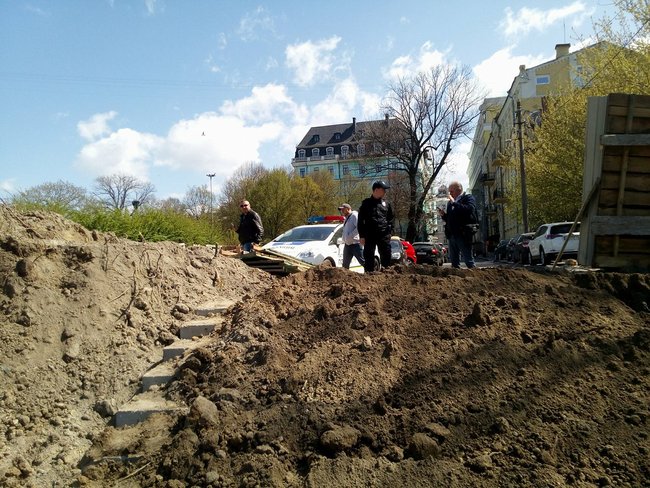 Під час будівельних робіт на Пейзажній алеї в Києві розкопали старовинні артефакти і давню споруду ХІІ-ХVI століть 11