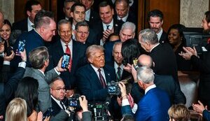 Трамп оставил в силе запрет на поставки оружия в Украину