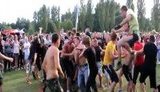 Участники фестиваля "Бандерштат-2011" устроили драку стенка на стенку. ВИДЕО.