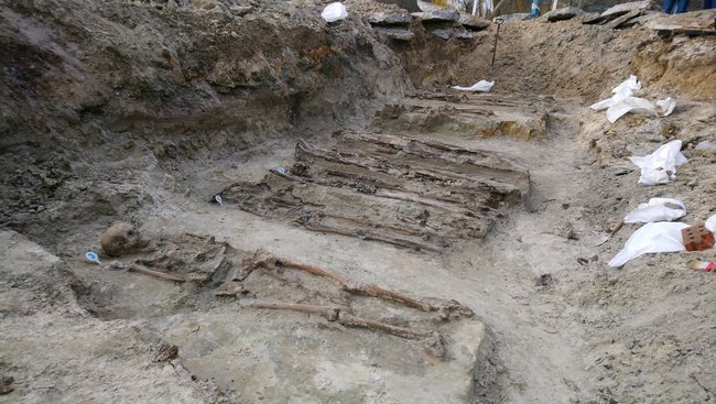 Археологи виявили братську могилу воїнів УПА під асфальтом на Рівненщині, - ОДА 10 Археологи виявили братську могилу воїнів УПА під асфальтом на Рівненщині, - ОДА 10