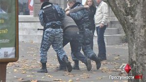 "Свободовцы" забросали "Русский марш" в Николаеве дымовыми шашками. ФОТОрепортаж+ВИДЕО