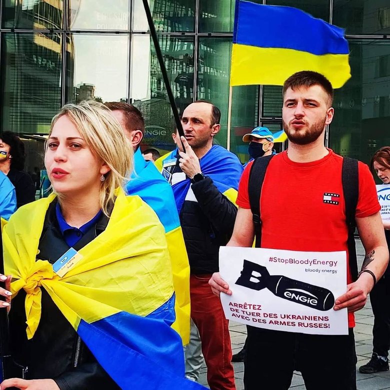 Сотни людей пикетировали офис французской Engie в рамках акции Stop Bloody Energy 01