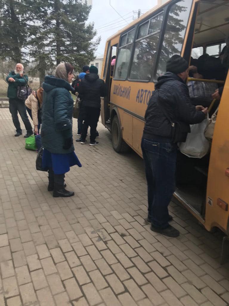 Сегодня удалось эвакуировать более 400 человек из Луганской области, - Гайдай 02