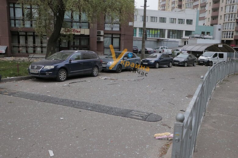 Многоэтажка в Святошинском районе Киева после падения обломков вражеского дрона 06