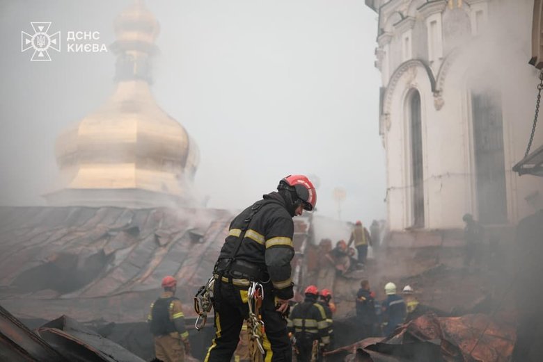 Київ: пожежі в Києво-Печерська лавра та