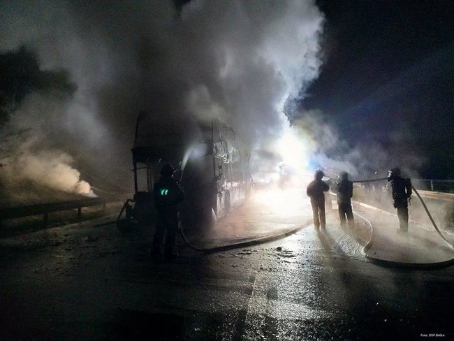 Автобус Київ-Прага згорів дотла в Польщі 01 Автобус Київ-Прага згорів дотла в Польщі 01