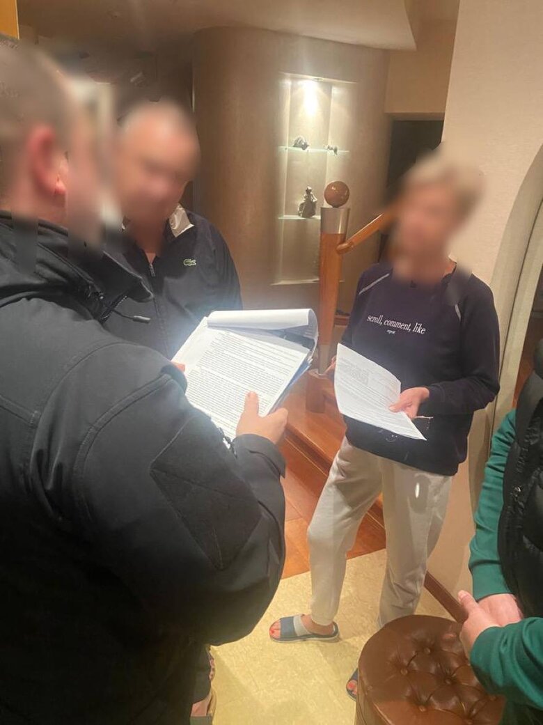 Керівництво митного посту аеропорту Одеса затримали через побори, - ДБР 05