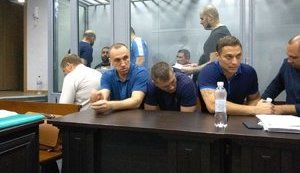 Десяти подозреваемым по делу об убийстве Сармата продлили содержание под стражей
